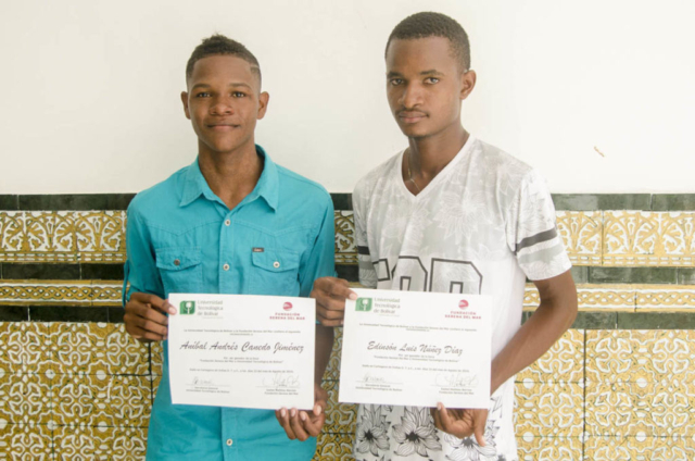 Jóvenes de Tierra Baja reciben becas para estudios superiores en la Universidad Tecnológica de Bolívar.