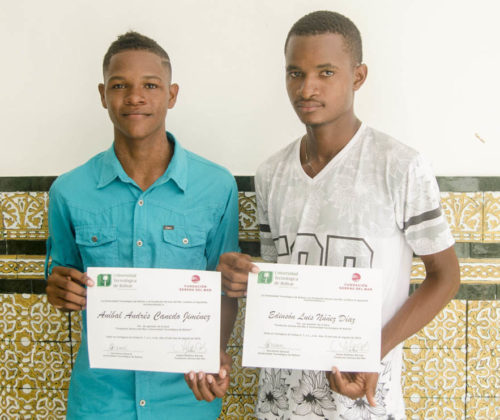 Jóvenes de Tierra Baja reciben becas para estudios superiores en la Universidad Tecnológica de Bolívar.