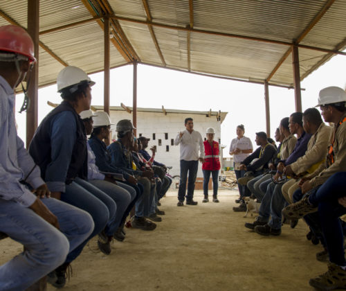 Inducción de trabajadores de la comunidad de Tierra Baja en el proyecto Burano de la constructora Amarilo