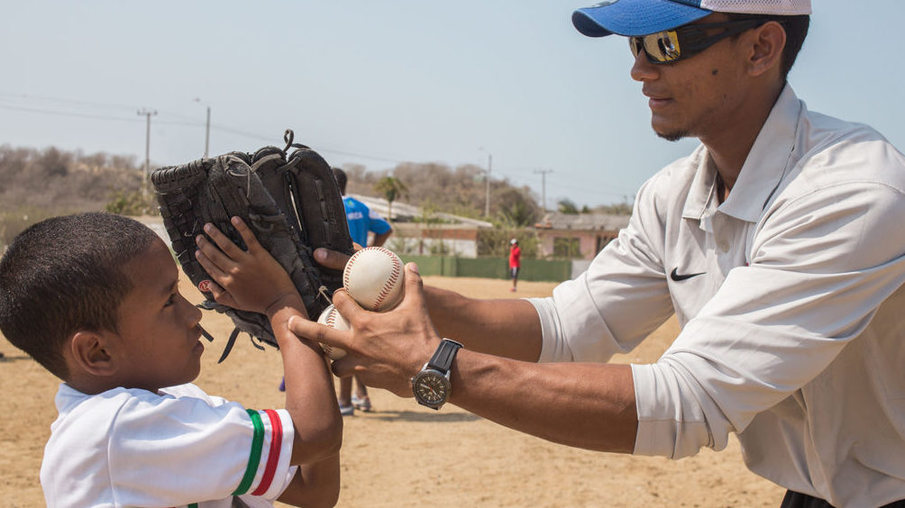 Clínica de Bateo en Manzanillo del Mar con jugadores de la liga de Claro y LMB.