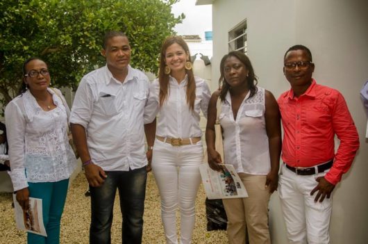 Miembros de la comunidad de Manzanillo del Mar en el lanzamiento de nuestra sede en Tierra Baja.