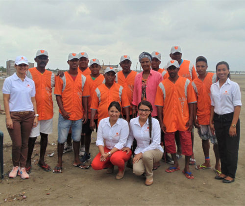 Entrega de dotaciones deportivas en apoyo al deporte de la comunidad de Villa Gloria