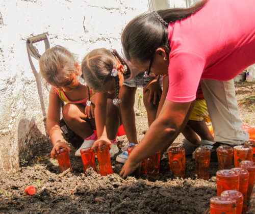 Adecuamiento de huerta comunitaria con niños del CDI