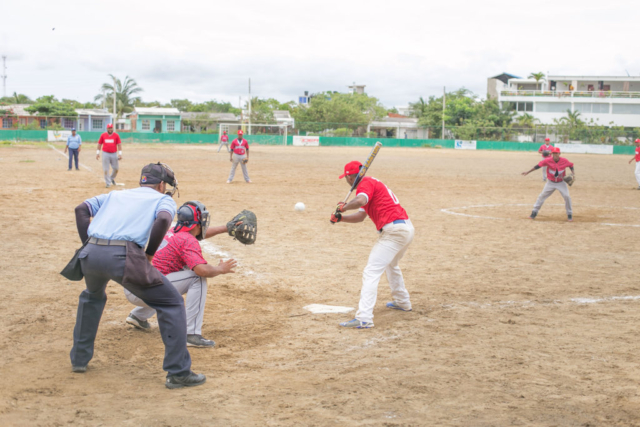Campeonato intermunicipal de Softbol con los Tigres de Manzanillo del Mar