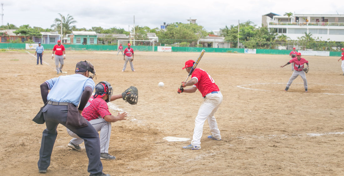 Campeonato intermunicipal de Softbol con los Tigres de Manzanillo del Mar