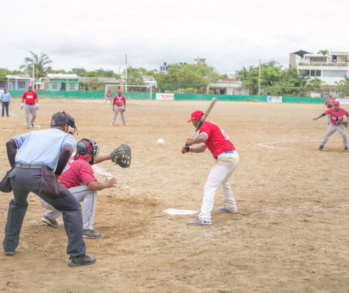 Campeonato intermunicipal de Softbol con los Tigres de Manzanillo del Mar