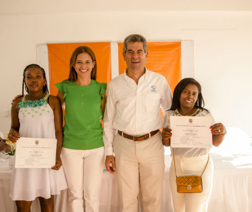 Ceremonia de certificación de cursos complementarios.