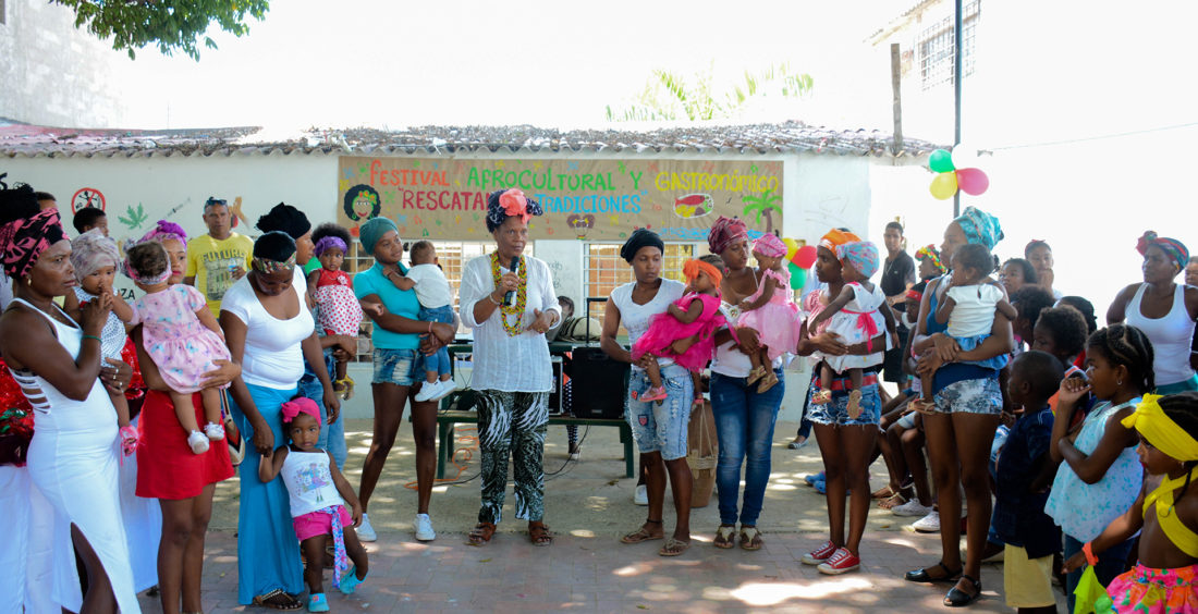 Taller de turbantes en el marco del festival afrocultural