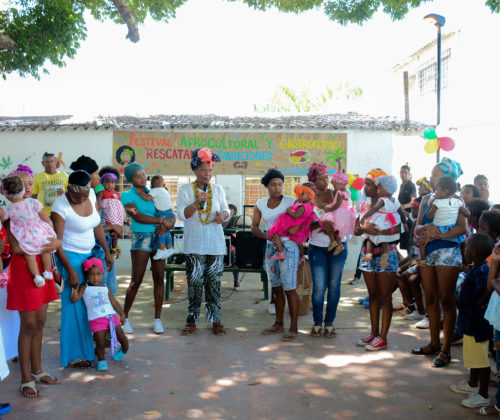 Taller de turbantes en el marco del festival afrocultural