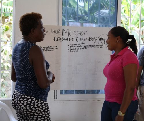 Piedad Fontalvo y Gleidis Sierra durante el taller de formulación y fortalecimiento de planes de negocio