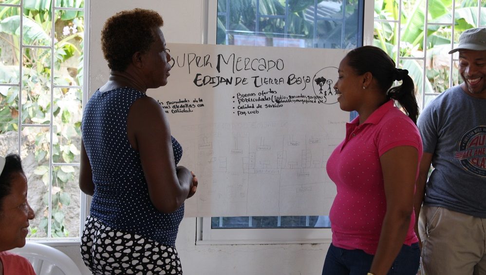 Piedad Fontalvo y Gleidis Sierra durante el taller de formulación y fortalecimiento de planes de negocio