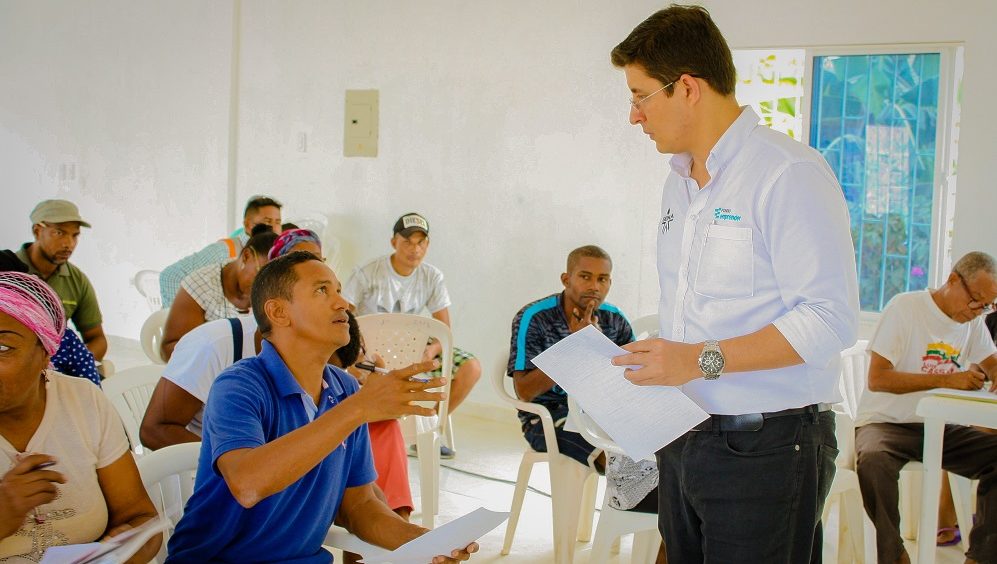 Taller de fortalecimiento empresarial dictado en el marco del Plan de Emprendimiento en Tierra Baja