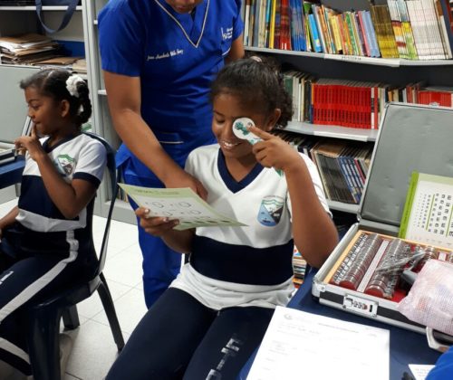 Revisión visual de estudiantes de la Institución Educativa de Tierra Baja en el marco del programa de Charity Vision y la Universidad del Sinú