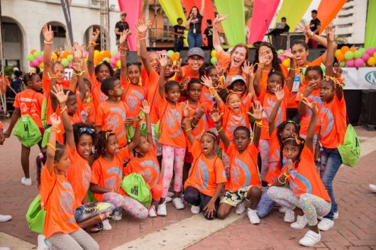 Niños y niñas de Manzanillo del Mar en la Cojowa Cosmic Run 2018
