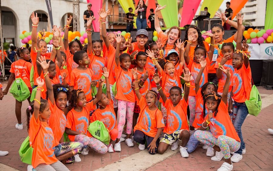 Niños y niñas de Manzanillo del Mar en la Cojowa Cosmic Run 2018