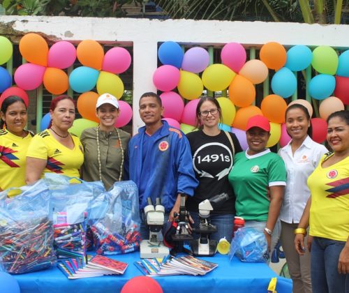 Donación de libros y material didáctico a la Institución Educativa de Manzanillo del Mar