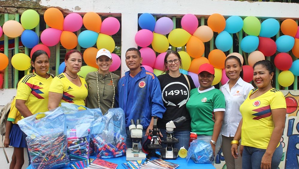 Donación de libros y material didáctico a la Institución Educativa de Manzanillo del Mar