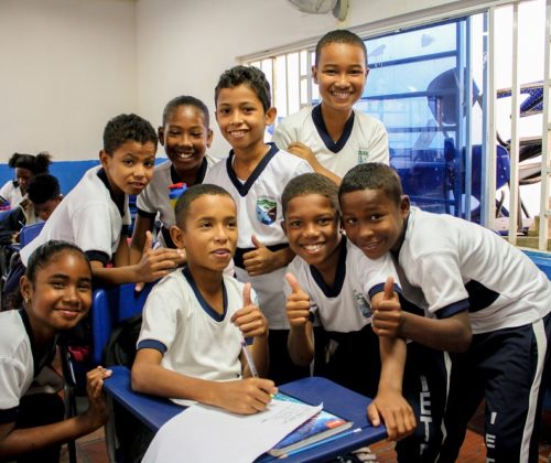 Estudiantes de primer grado en la Institución Educativa de Tierra Baja durante el desarrollo del programa Valores en acción