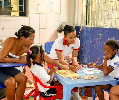 Sesión de trabajo de nuestro aliado Aluna, con las familias vinculadas al CDI