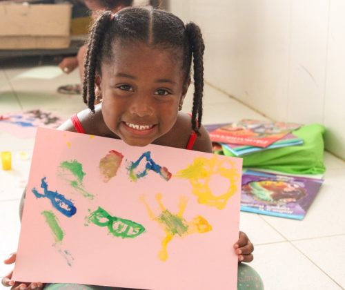 Pequeños de la comunidad demuestran su talento artístico durante talleres vacacionales