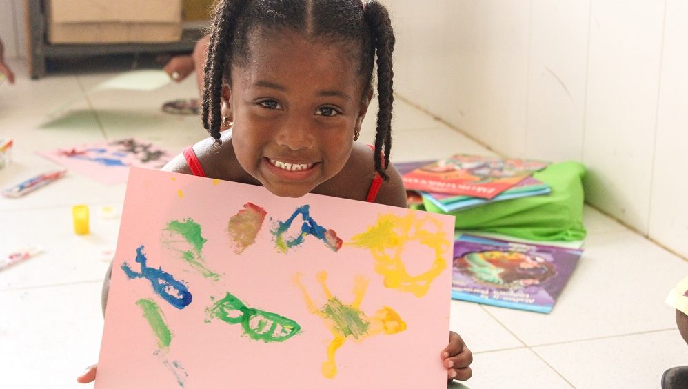 Pequeños de la comunidad demuestran su talento artístico durante talleres vacacionales