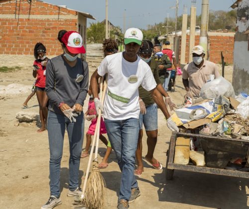 Jornada de sensibilización y limpieza ambiental en la comunidad de Villa Gloria