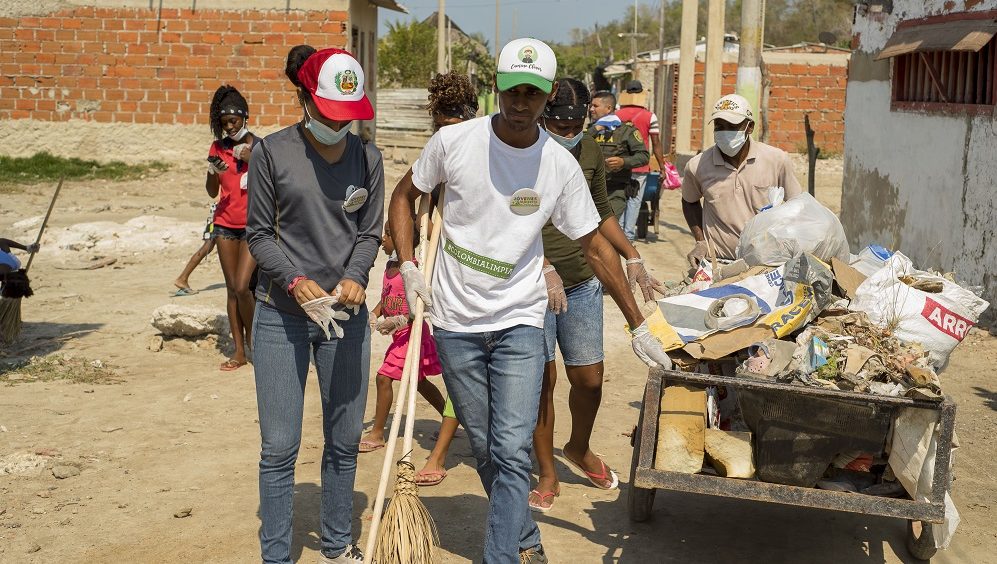 Jornada de sensibilización y limpieza ambiental en la comunidad de Villa Gloria