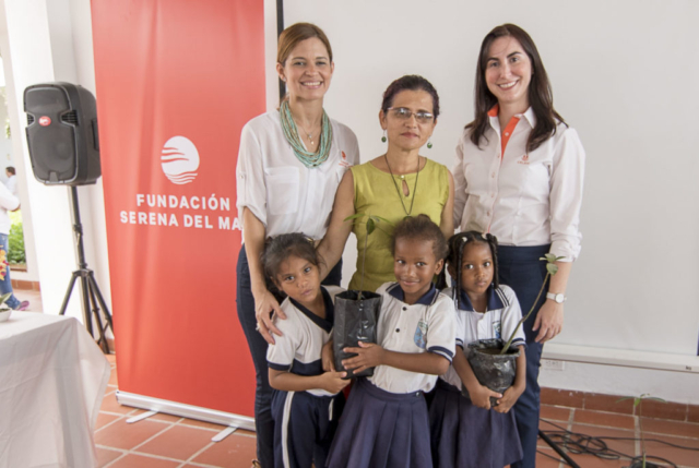 Isabel Mathieu, directora de FSDM; Ruth Cerro, rectora de la Institución Educativa de Tierra Baja; Luz María Gallo, directora de Fundación Celsia y los nuevos talentos de Verde Vivo