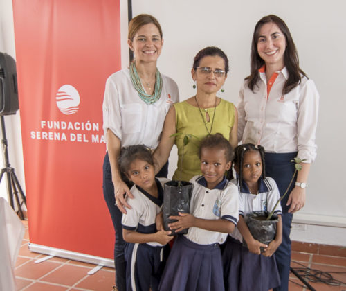 Isabel Mathieu, directora de FSDM; Ruth Cerro, rectora de la Institución Educativa de Tierra Baja; Luz María Gallo, directora de Fundación Celsia y los nuevos talentos de Verde Vivo