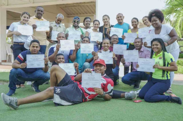 21 personas de la comunidad fueron certificadas en la metodología Deportes con principios.