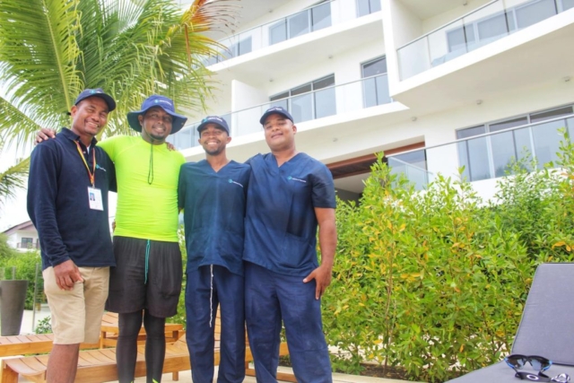 Yan Carlos Carmona, Englis Batista, Juan Gabriel Batista y Roberth Herrera se encuentran laborando en Morros Eco en cargos como auxiliar de aseo y piscinero.
