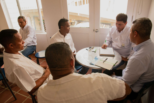Emprendedores locales presentes en la rueda de negocio realizada con los contratistas de Serena del Mar