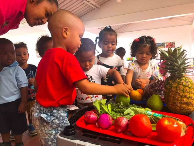 En la semana de la sostenibilidad Ciclo Siete, los niños del CDI se vincularon a la actividad de “La tienda saludable”.