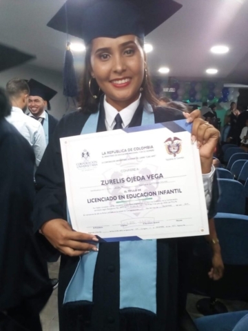 Zurelis Ojeda Vega becada de la fundación, graduada como licenciada en eduación infantil.
